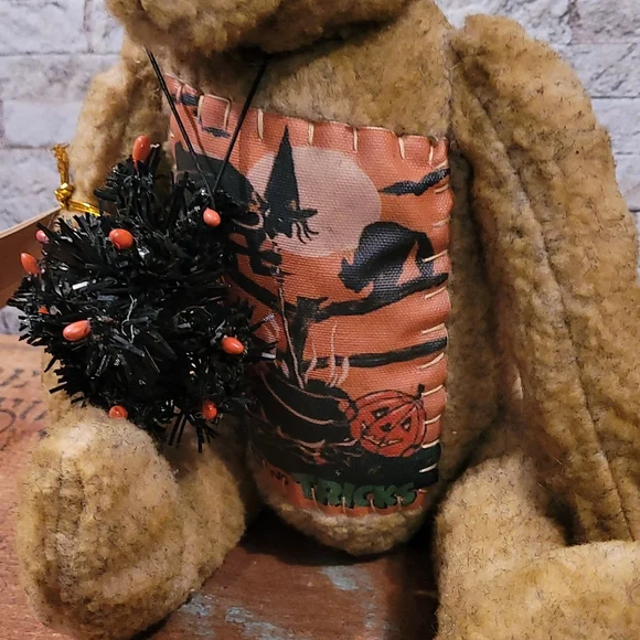 Bethany Lowe Designs Stuffed Halloween Party Bear With Tree